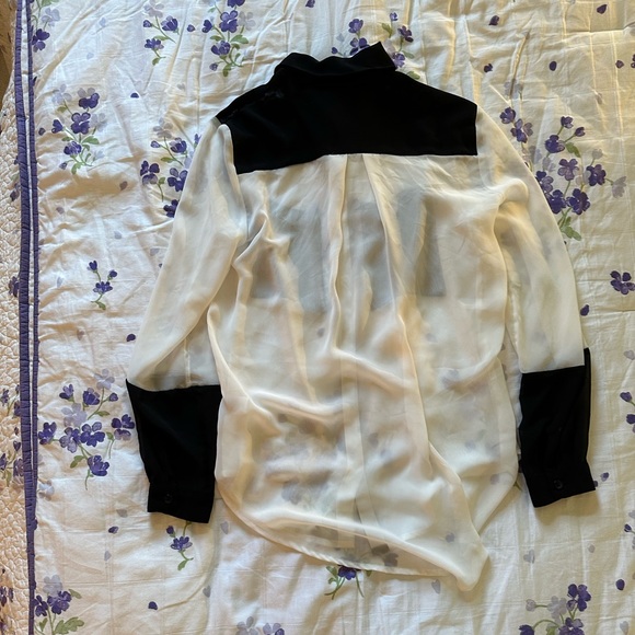 Bisou Bisou Black and White Blouse - Picture 4 of 6